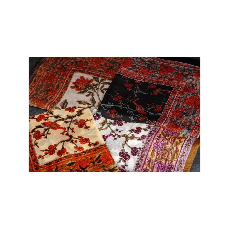 1353 Leichtes Tuch mit Blumen Print